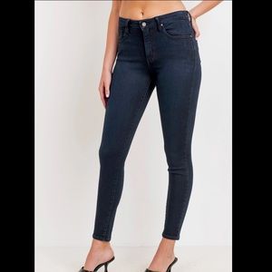 JUST BLACK SKINNY JEAN 🤩